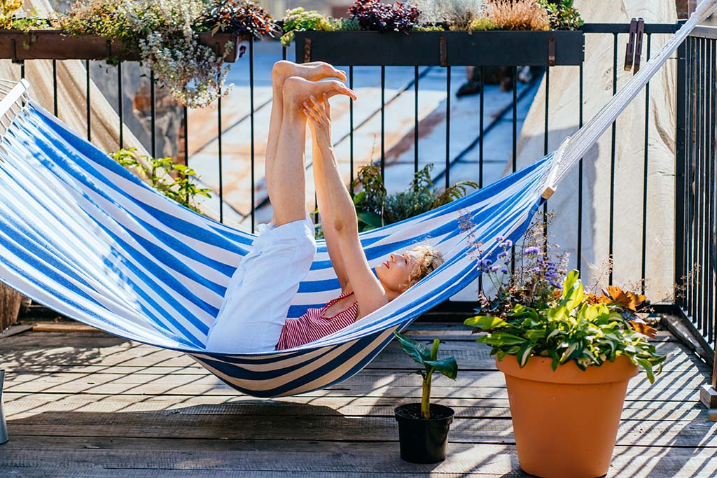 Piernas cansadas e hinchadas en verano: consejos para aliviarlas
